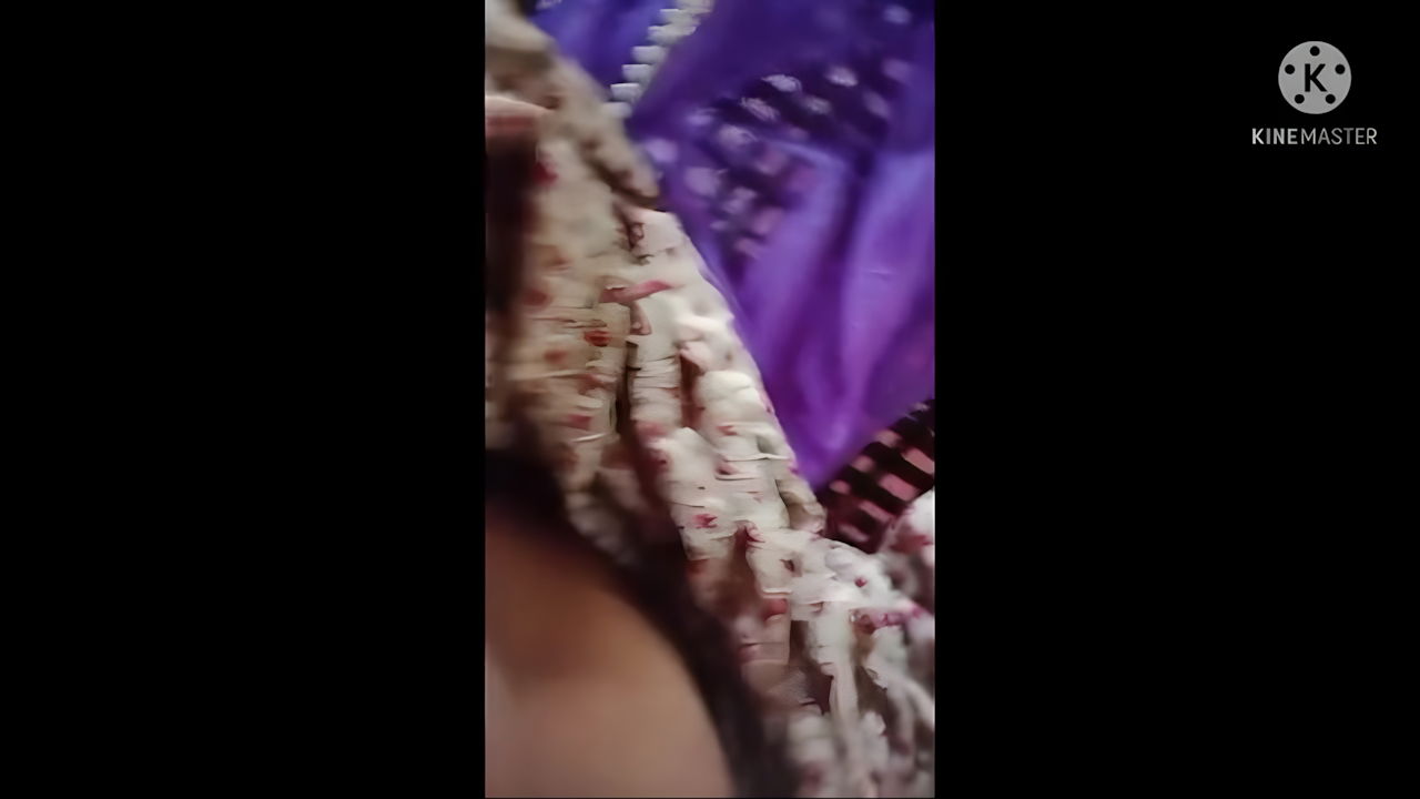 saree uthake pela