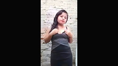 hot chubby girl boob show