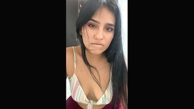 cute web cam girl nude show