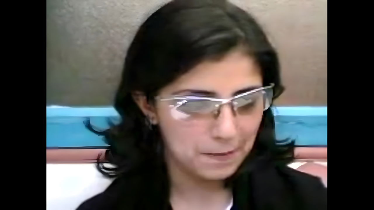 gori chasmish ladki ko choda