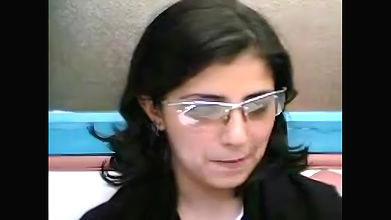 gori chasmish ladki ko choda