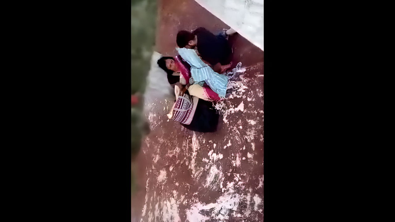 Mature Wife Outdoor Pussy Fingering by Lover