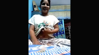 ladki ne chuche dkhayi