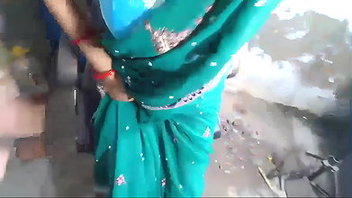 Gao Ki Bhabhi Ki Saree Utha Kar Unki Maze Se Chut Mari