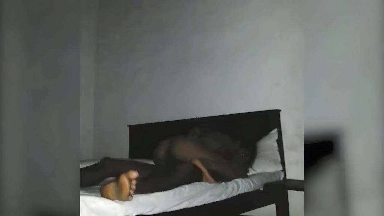 Sexy Sri Lankan College Girl Having Sex With Her Lover