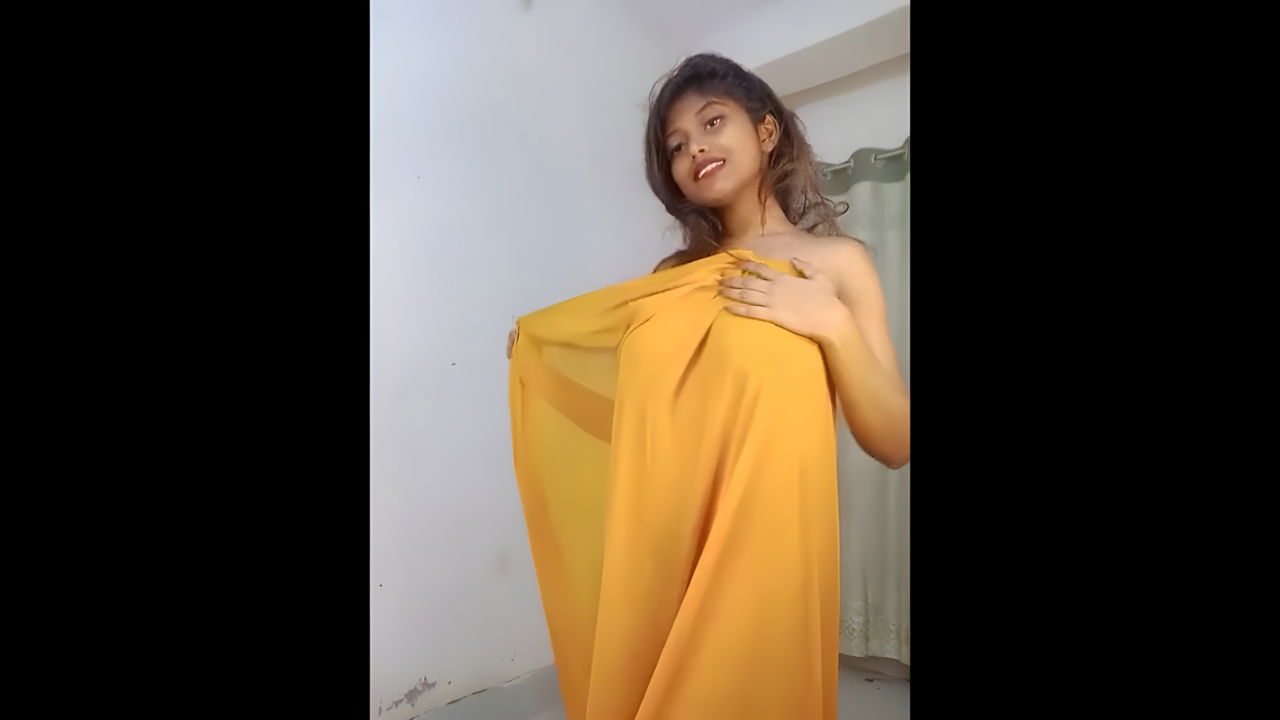 hot desi girl nude strip