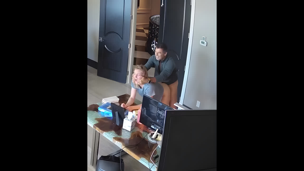 Extreemly Beautigul Girl Seduced An Old Man