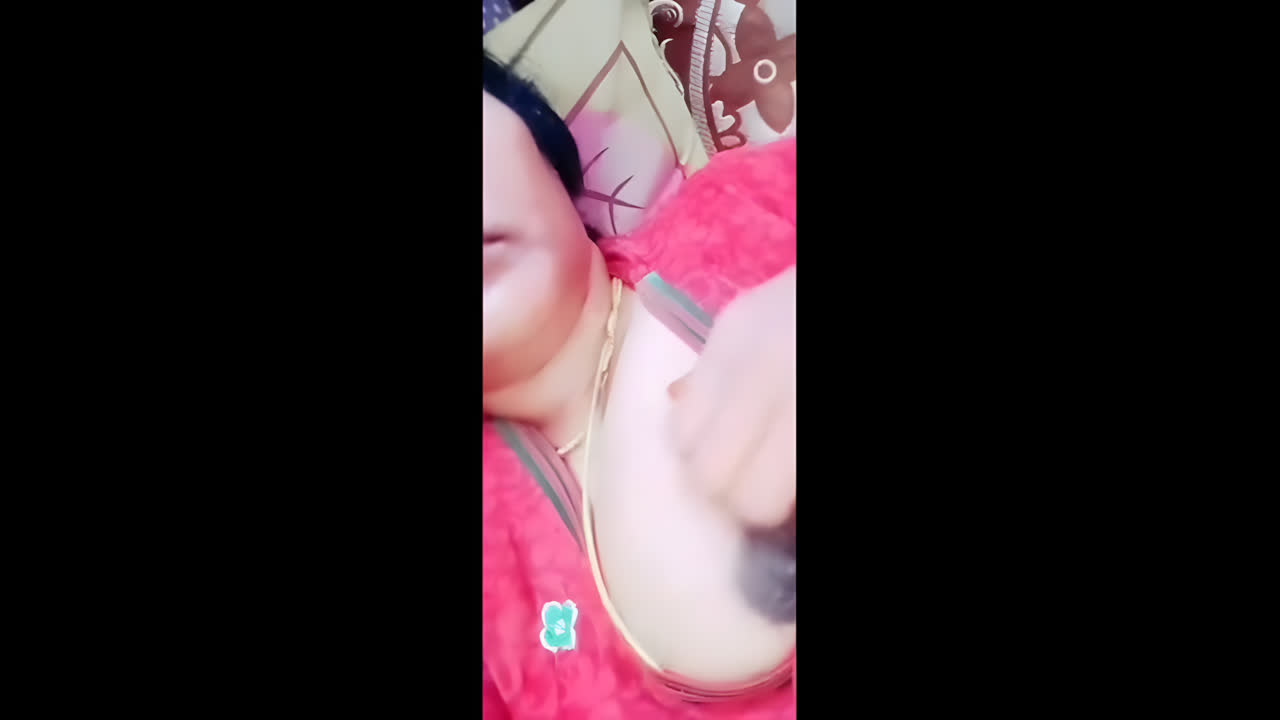 Desi married bhabhi show her boob online leaked video clip