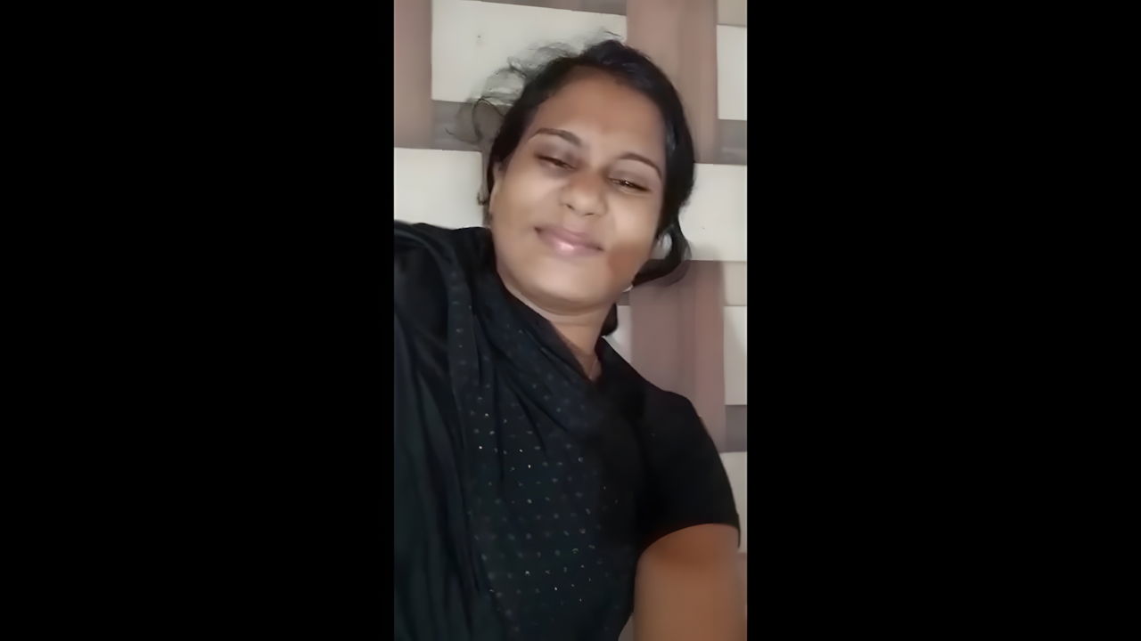 Naughty Bengali girl nude pussy show in the bathroom