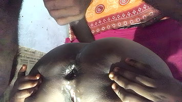 Desi mom na Mera lund chusa our Sara mall pee gayi