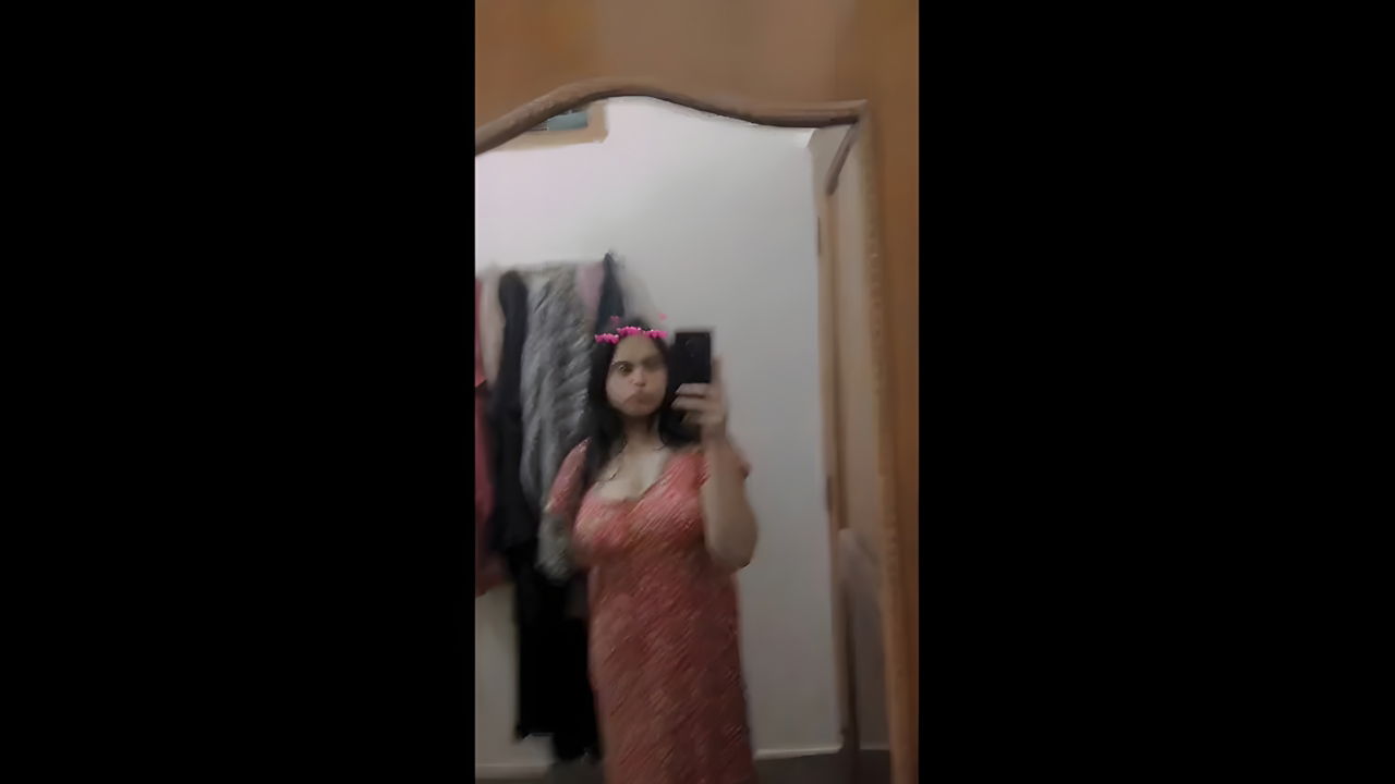 beautiful indian girlfriend show mirror selfie