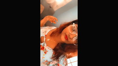 Chasmis Ladki Ki Sexy Boobs Ko Dekh Kar Lund Paani Paani Ho Gaya