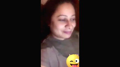 Doctor Ki Wife Ne Sexy Sexy Expression De Rahi Thi Aur Apni Badi Badi Chuchi Dekha Rahi Thi