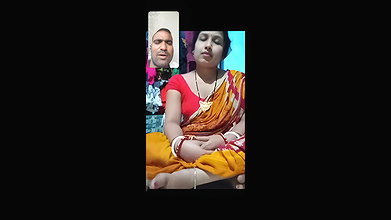 Desi Bhabhi Ne Bur Me Baigan Daal Kar Dikhaya Video Call Par Apne Lover Ko