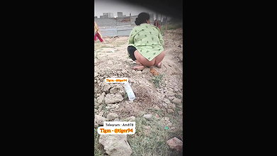 sexy girl hag rahi khule me