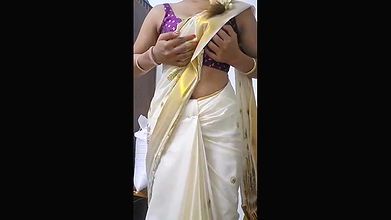 Sexy Mallu Girl Taking Off Her Saree