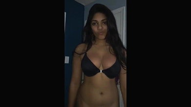 Desi Ladki Ne Apni Sexy Gand Ko Dikhaya Aur Apne Boobs Ko Bhi Dekhaya