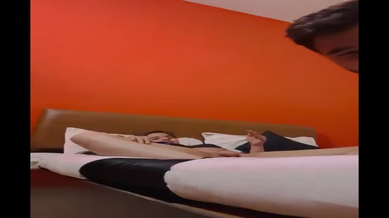 Apni Girlfriend Ko Oyo Me Le Ja Kar Uske Bur Me Ungli Daali Uske Bur Ke Sath Khela Aur Chudai Ki