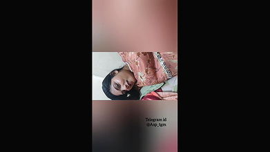 Cutie Bhabhi Ki chut me Ungli kardi