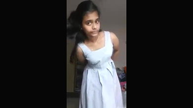 dress kholke boob dikhayi