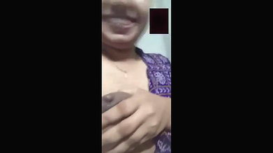 ladki en apni boob chusi
