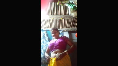 Yellow saree aunty stripped saree video for lover 28