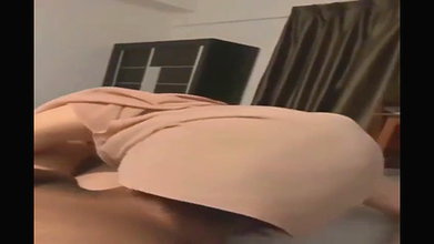 Muslim Ladki Ko Uske Husband Ne Uski Dono Tange Utha Kar Uski Gori Bur Ki Chudai Ki