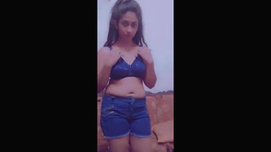 young girl boob show