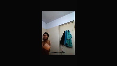 Mallu Kannur girl taking naked bath