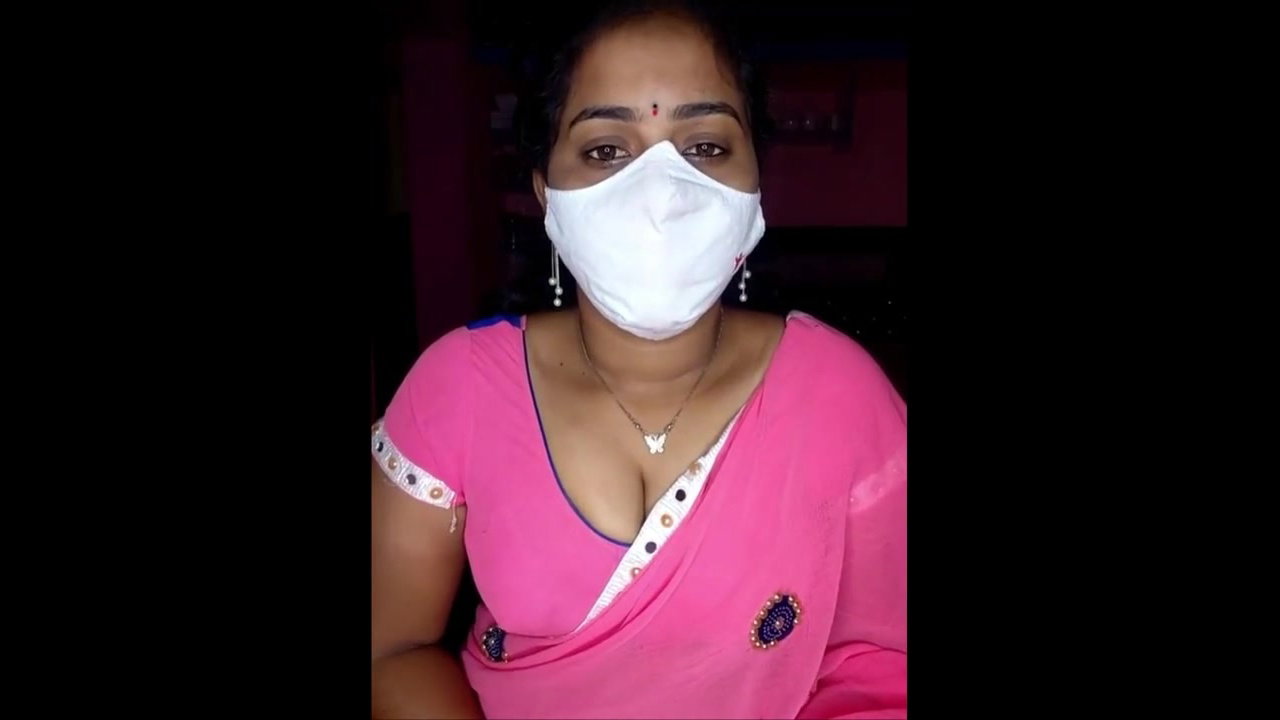 Pink saree aunty remove her clothes