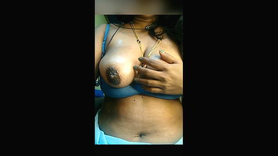 Preeti345 Boobs oil showing