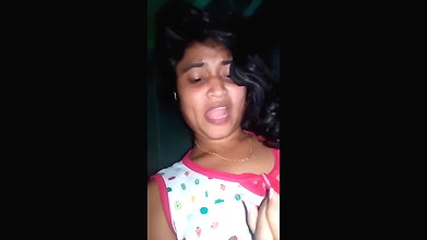 chut mein ungli krte hue ladki ne video banayi