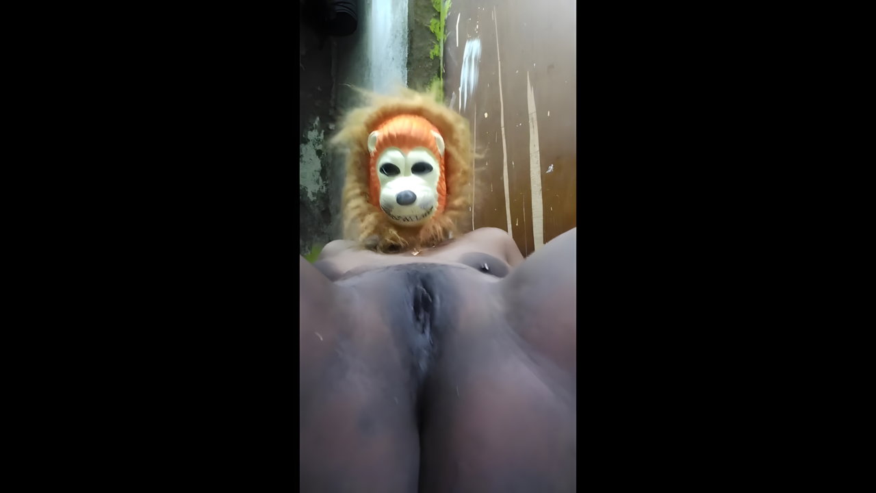 tamil aunty showing big boobs with milk and fingering