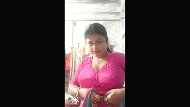 tanker boudi boobs showing for lover