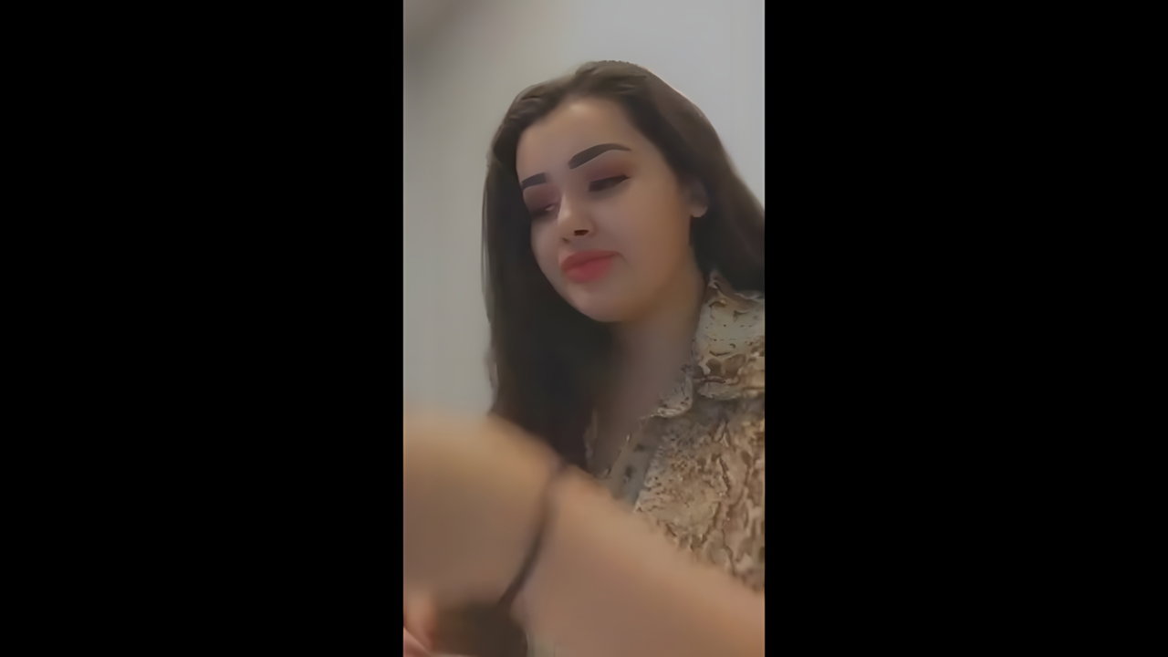 Desi beauty exposing her huge boobs selfie MMS video