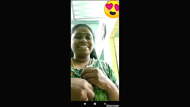 Tamil Aunty Showing Boobs