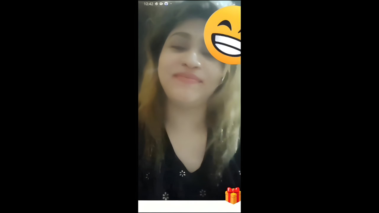 cutest girl live nude show for her boyfriend viral MMS