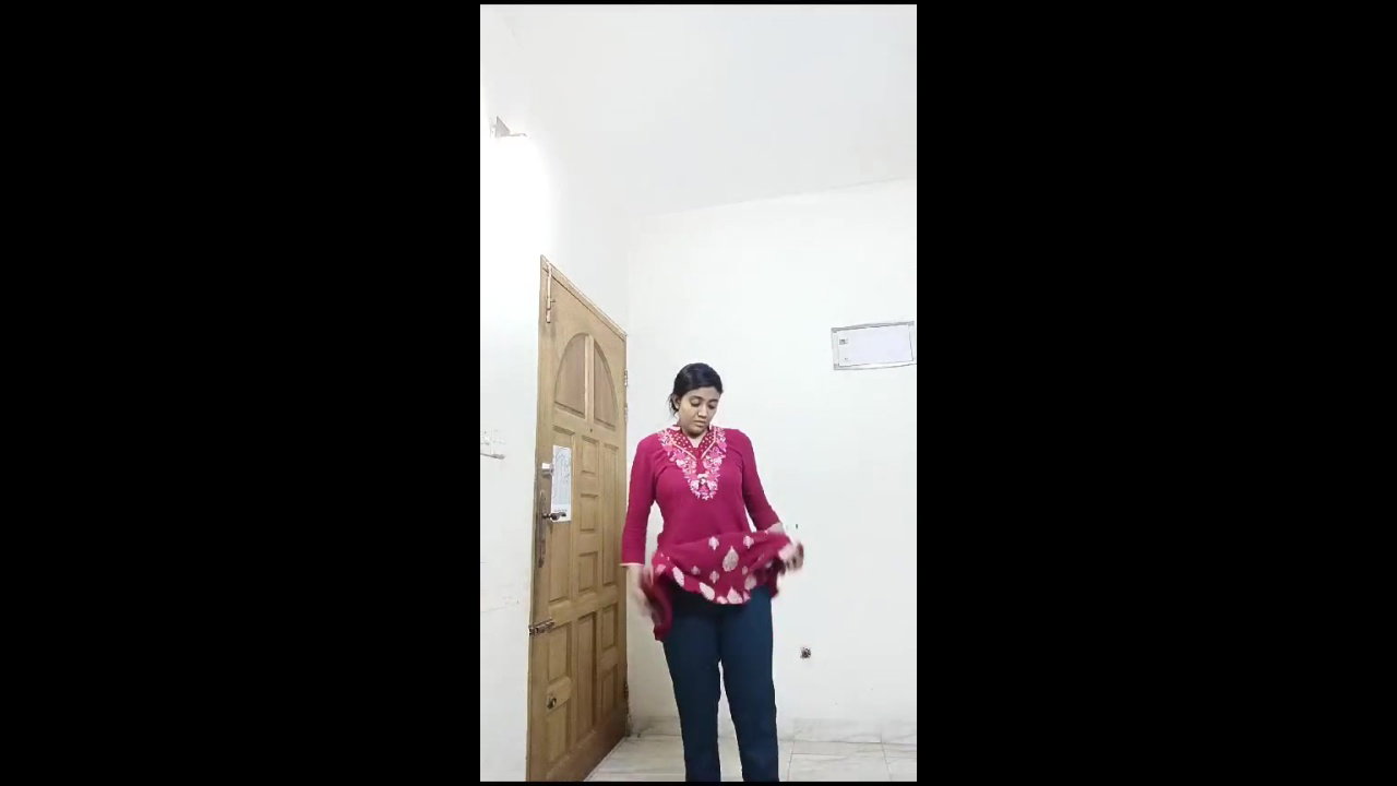 Sexy Babe Showing And Fingering