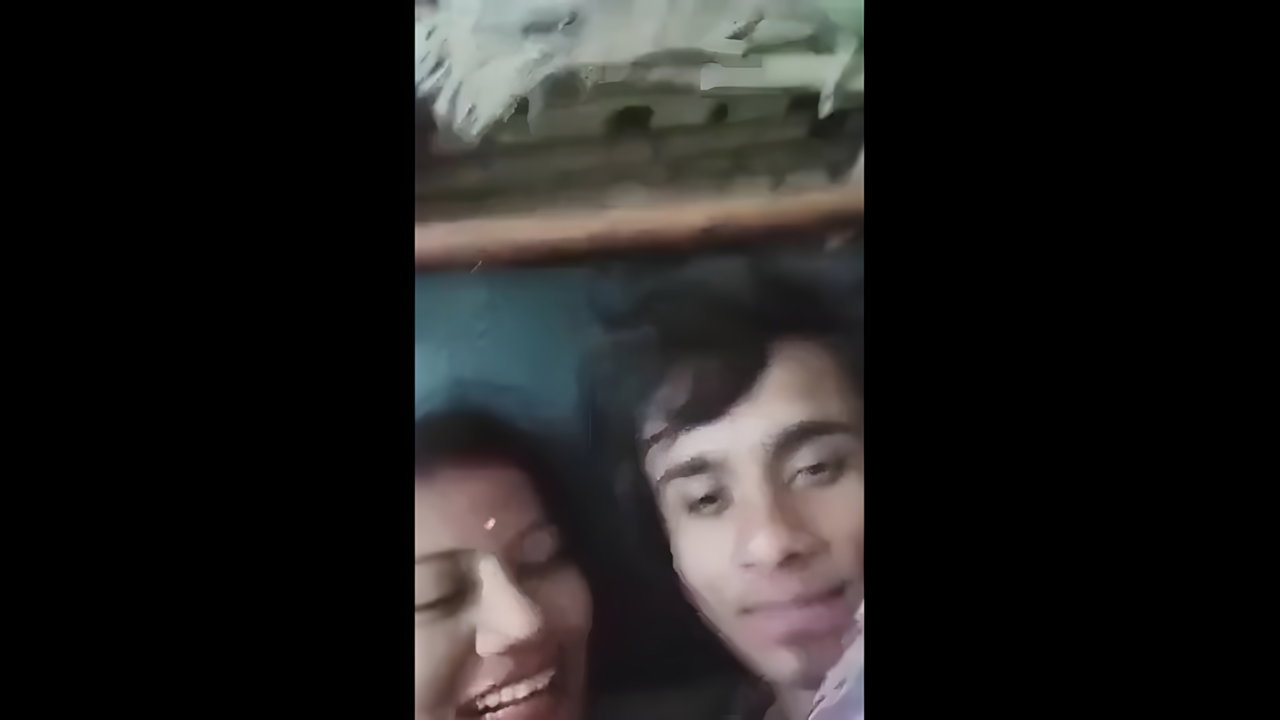 newly married couple kissing and wife blowjob viral MMS