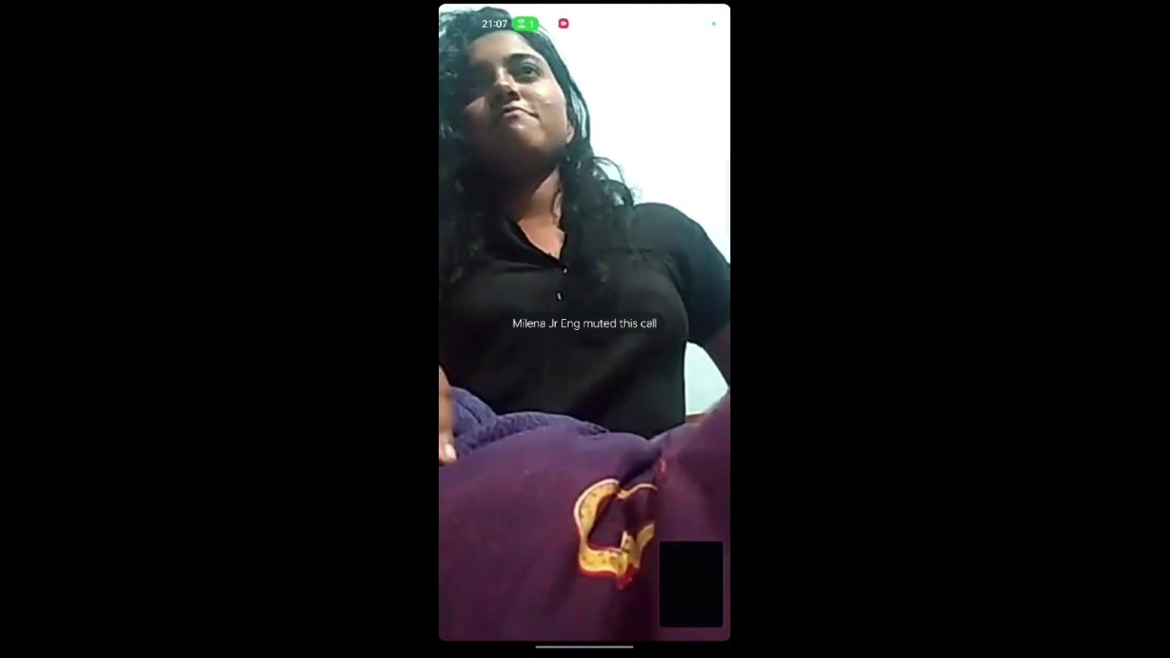 famous mallu girlfriend boobs show on video call