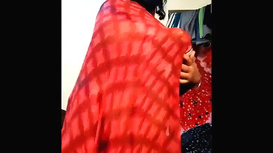 Big navel big boobs aunty showing