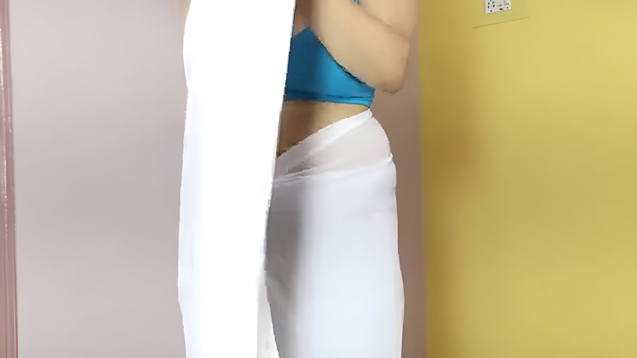 White saree aunty cleavage