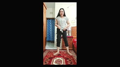 Chamet girl dancing and showing boobs on video call