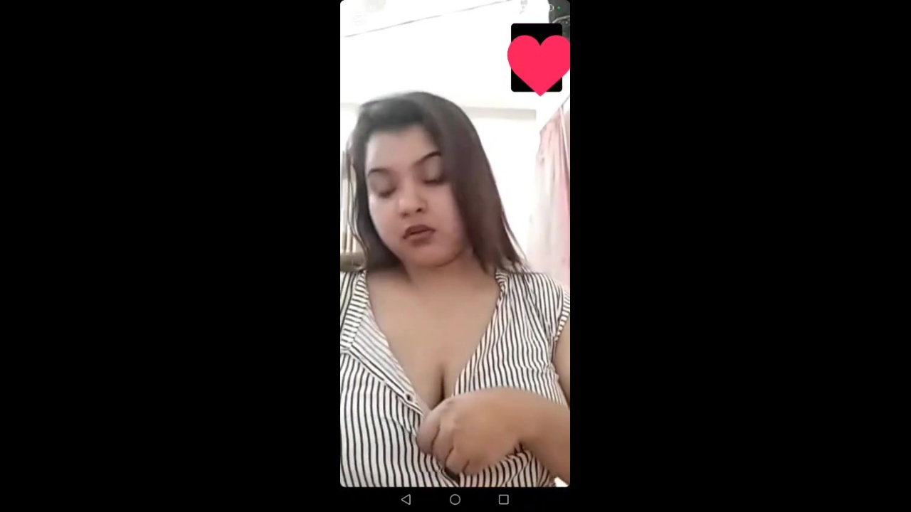 chubby tanker maal huge boobs showing on video call