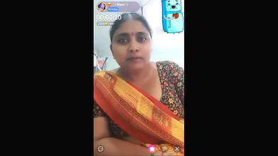 chubby MILF in saree showing naked boobs and pussy