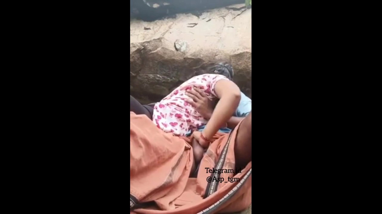 Tamil Couple Outdoor Boobs Suck and Blowjob Viral mms