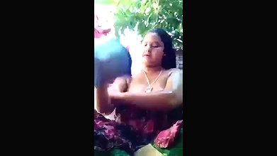Big boob married Bhabhi topless bathing video