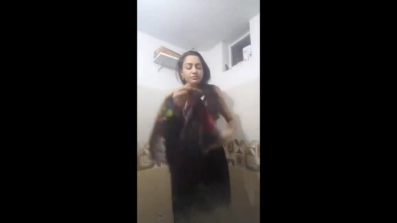 Sexy tall Indian girl nude show