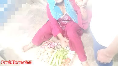 Vegetable bech rahi bhabhi ko patakar choda in clear hindi voice xxx indian desi bhabhi vegetables selling