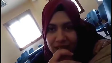 beautiful hijab viral girl blowjob to dehati bf